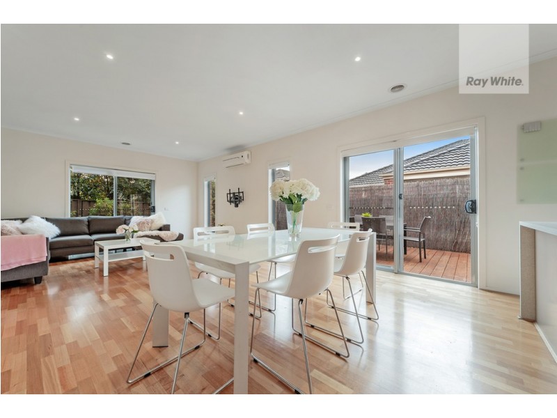 18 Healesville Loop, Craigieburn VIC 3064