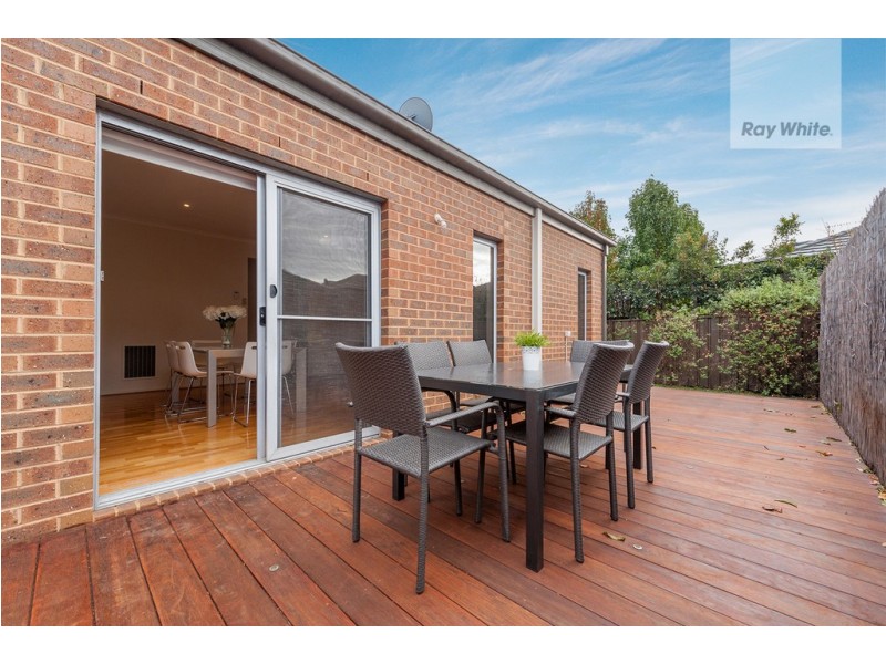 18 Healesville Loop, Craigieburn VIC 3064