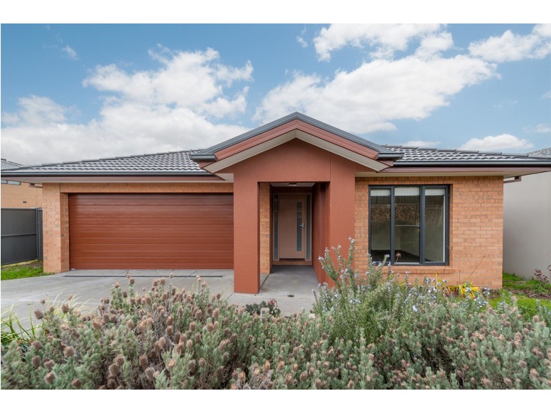 18 Calm Avenue, Craigieburn VIC 3064