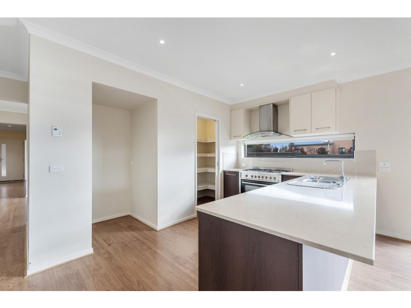 18 Calm Avenue, Craigieburn VIC 3064