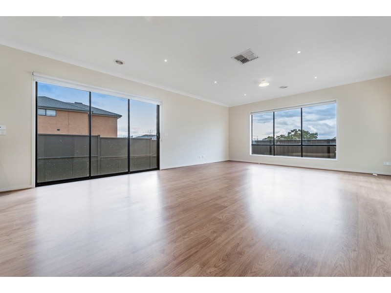 18 Calm Avenue, Craigieburn VIC 3064