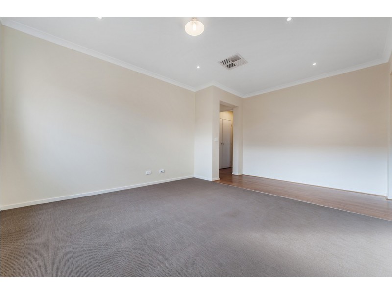 18 Calm Avenue, Craigieburn VIC 3064
