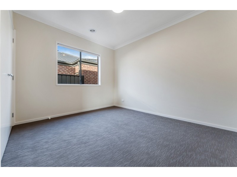 18 Calm Avenue, Craigieburn VIC 3064