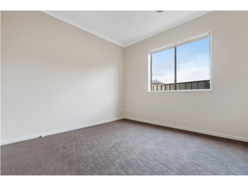 18 Calm Avenue, Craigieburn VIC 3064