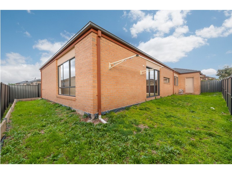 18 Calm Avenue, Craigieburn VIC 3064
