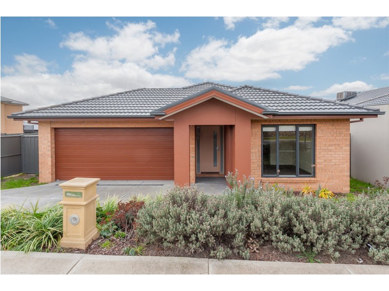 18 Calm Avenue, Craigieburn VIC 3064