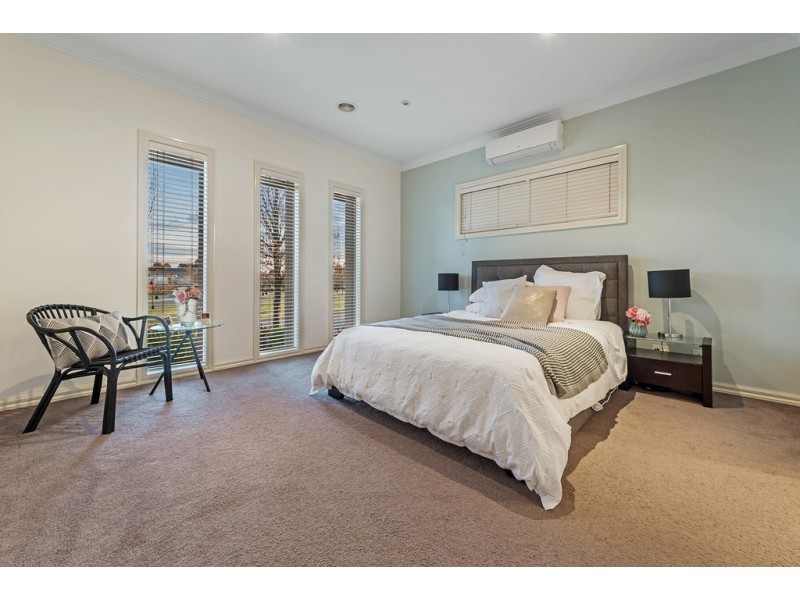 16 Scarborough Terrace, Craigieburn VIC 3064