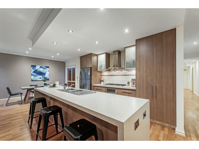 16 Scarborough Terrace, Craigieburn VIC 3064