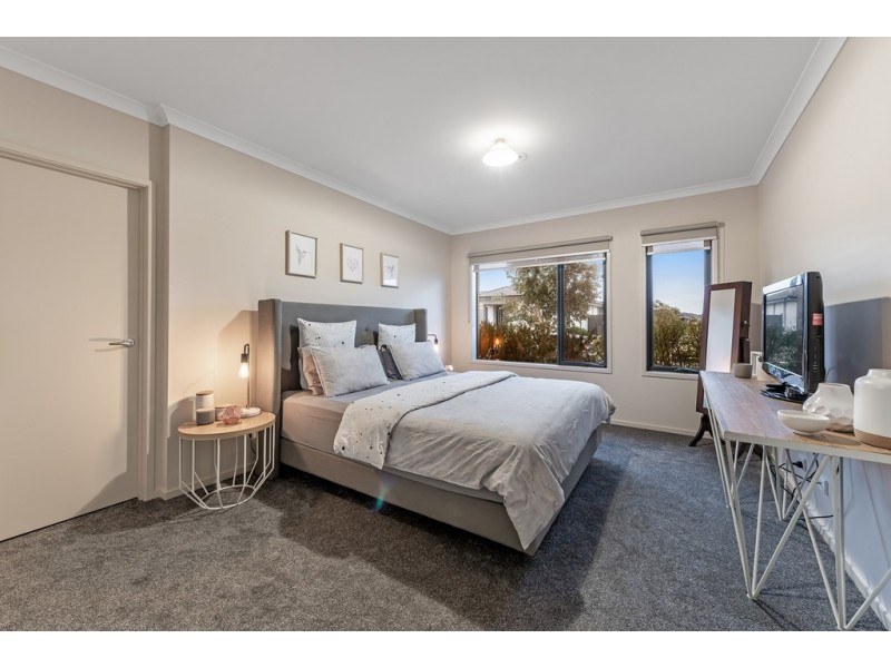 15 Calibre Avenue, Craigieburn VIC 3064