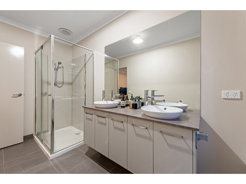 15 Calibre Avenue, Craigieburn VIC 3064