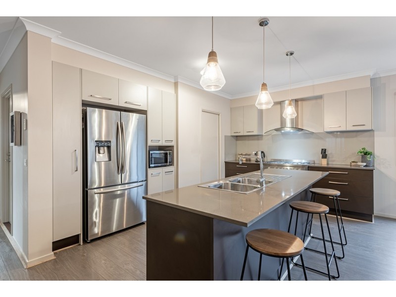 15 Calibre Avenue, Craigieburn VIC 3064