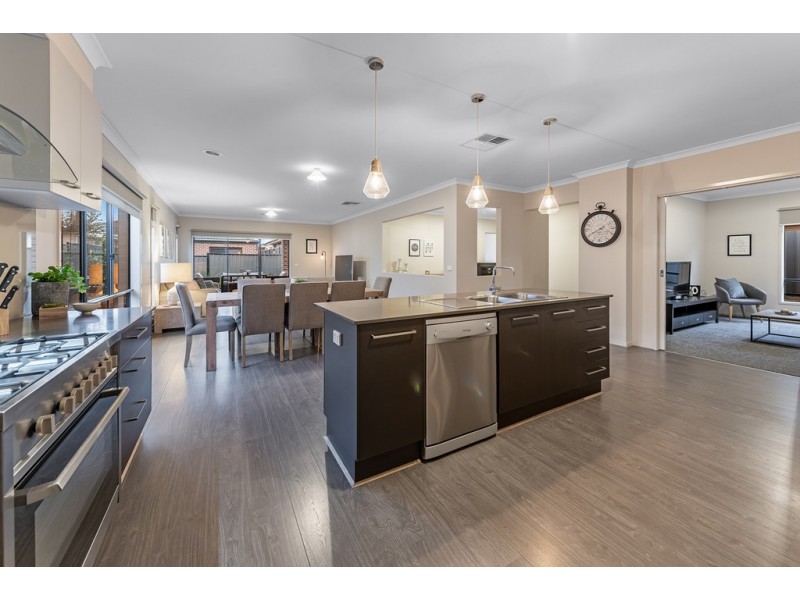 15 Calibre Avenue, Craigieburn VIC 3064