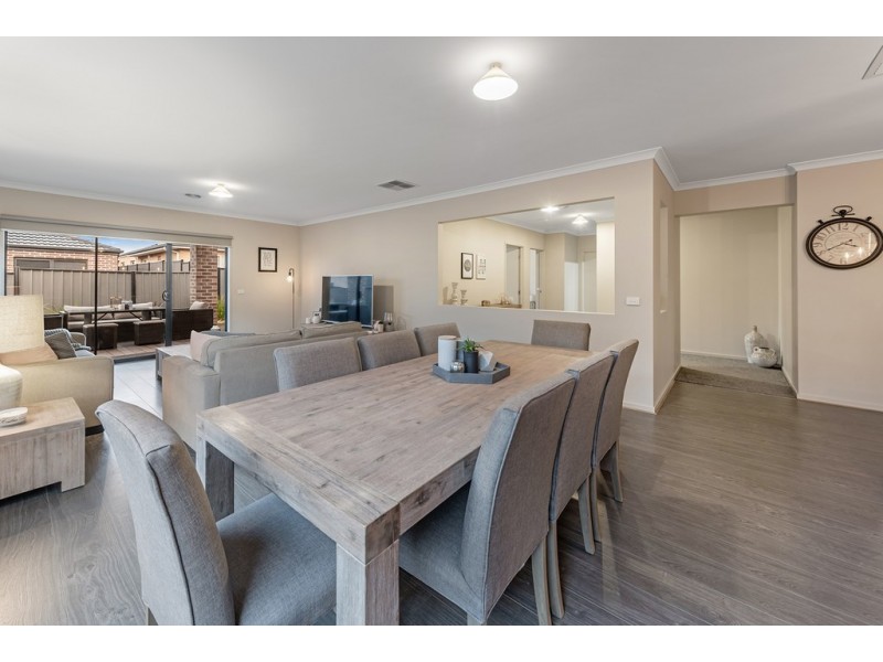 15 Calibre Avenue, Craigieburn VIC 3064