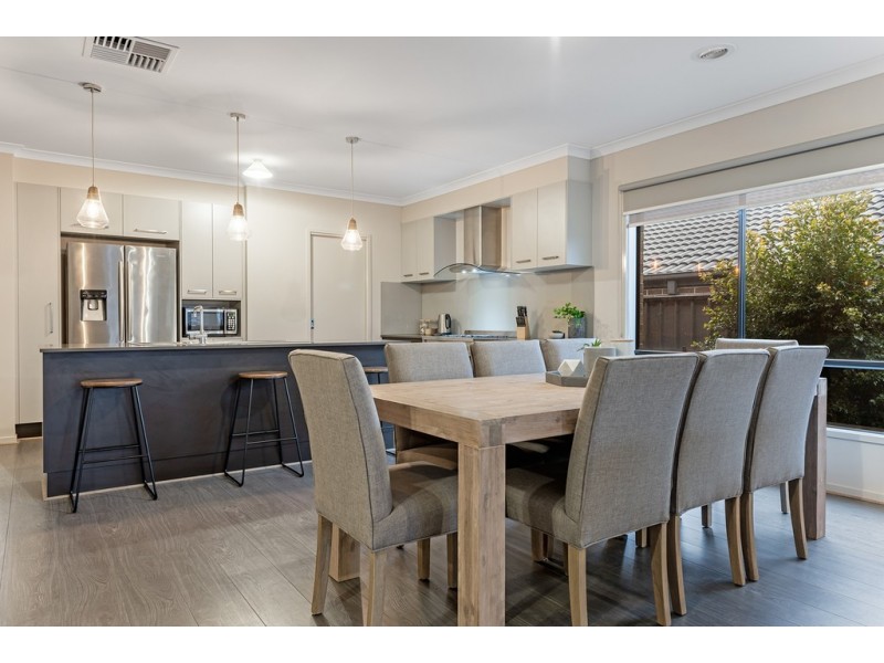 15 Calibre Avenue, Craigieburn VIC 3064