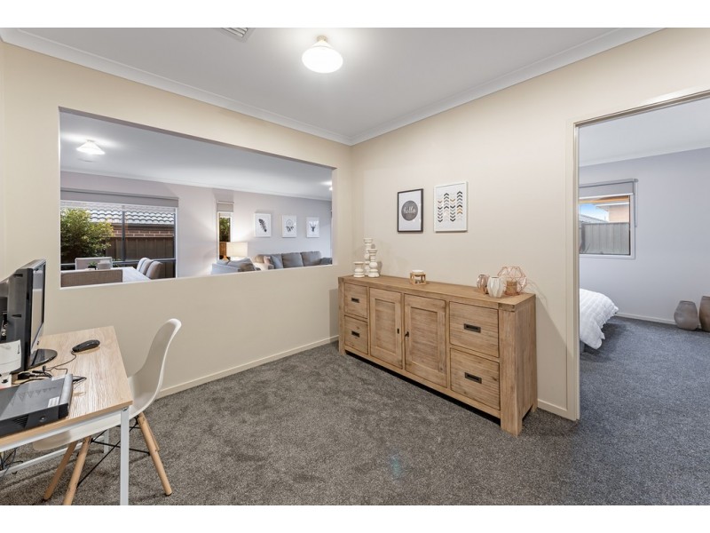 15 Calibre Avenue, Craigieburn VIC 3064
