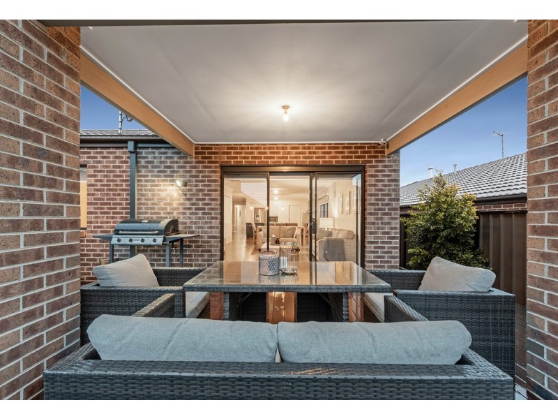 15 Calibre Avenue, Craigieburn VIC 3064