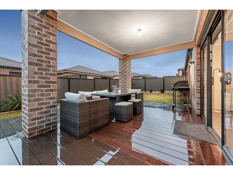 15 Calibre Avenue, Craigieburn VIC 3064