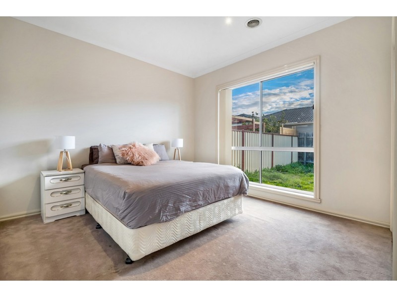 3 Brushwood Circuit, Roxburgh Park VIC 3064