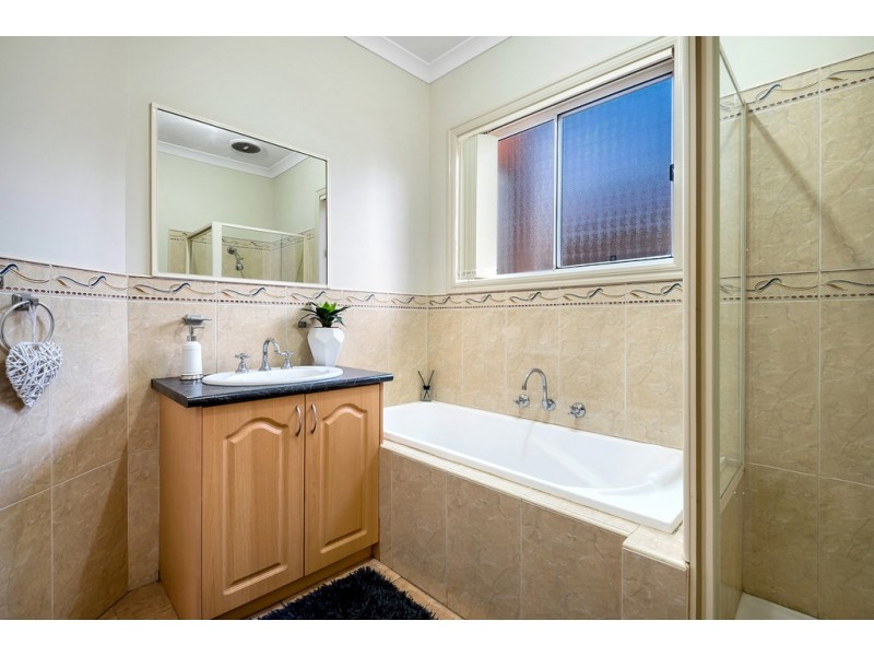 3 Brushwood Circuit, Roxburgh Park VIC 3064