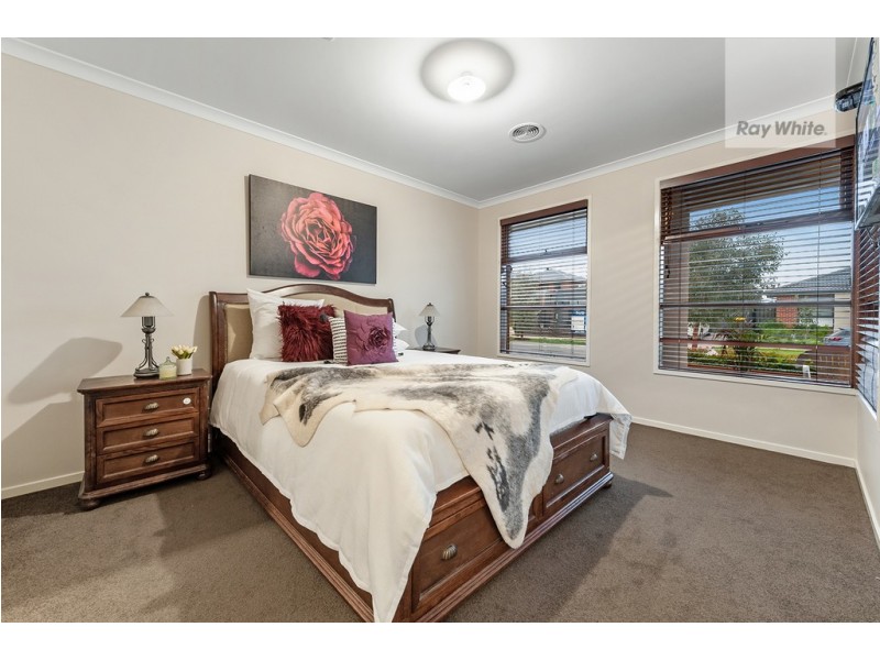 10 Admiration Drive, Craigieburn VIC 3064
