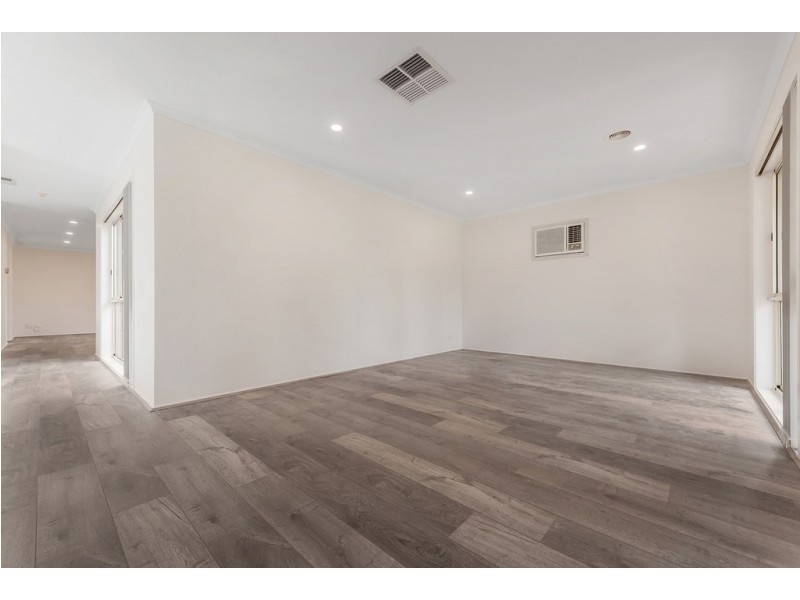 7 Marsden Walk, Roxburgh Park VIC 3064