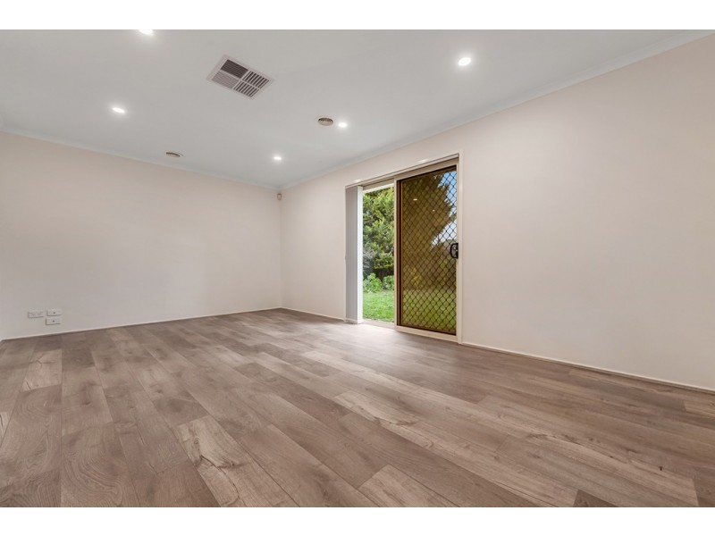7 Marsden Walk, Roxburgh Park VIC 3064