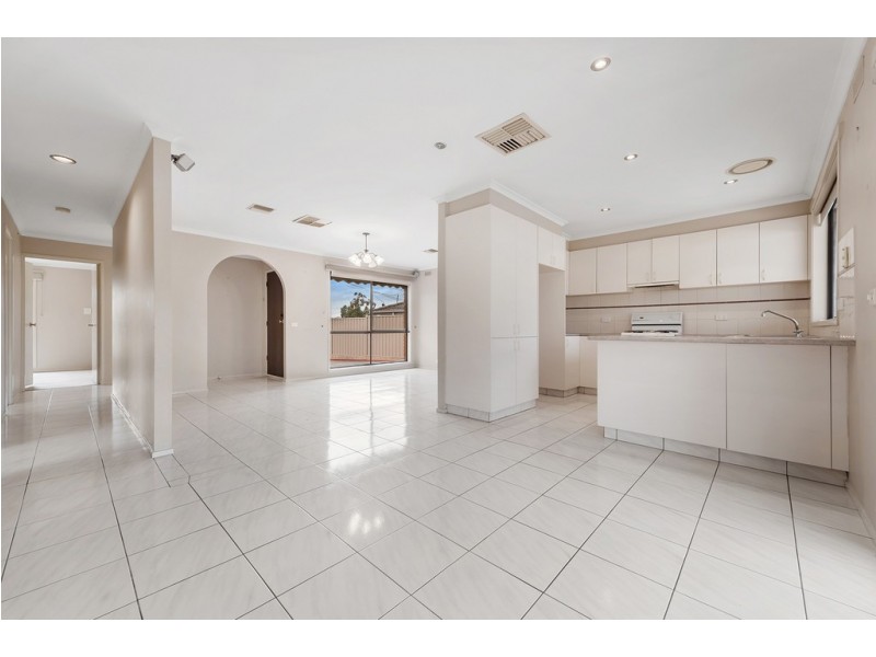 71 Harricks Crescent, Attwood VIC 3049