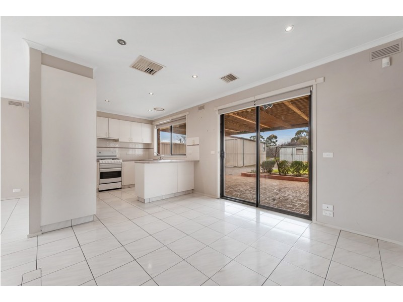 71 Harricks Crescent, Attwood VIC 3049