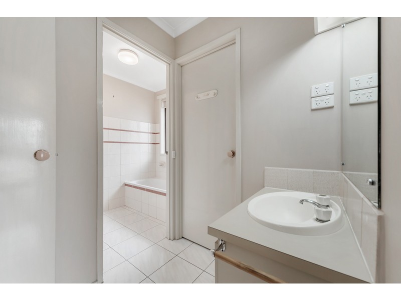 71 Harricks Crescent, Attwood VIC 3049