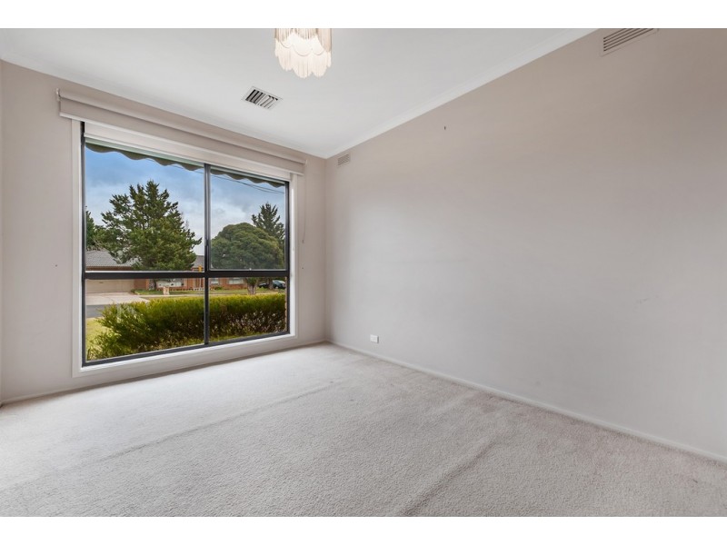 71 Harricks Crescent, Attwood VIC 3049