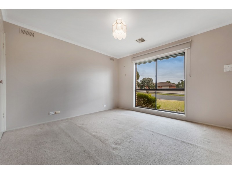 71 Harricks Crescent, Attwood VIC 3049