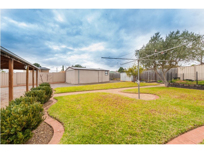 71 Harricks Crescent, Attwood VIC 3049