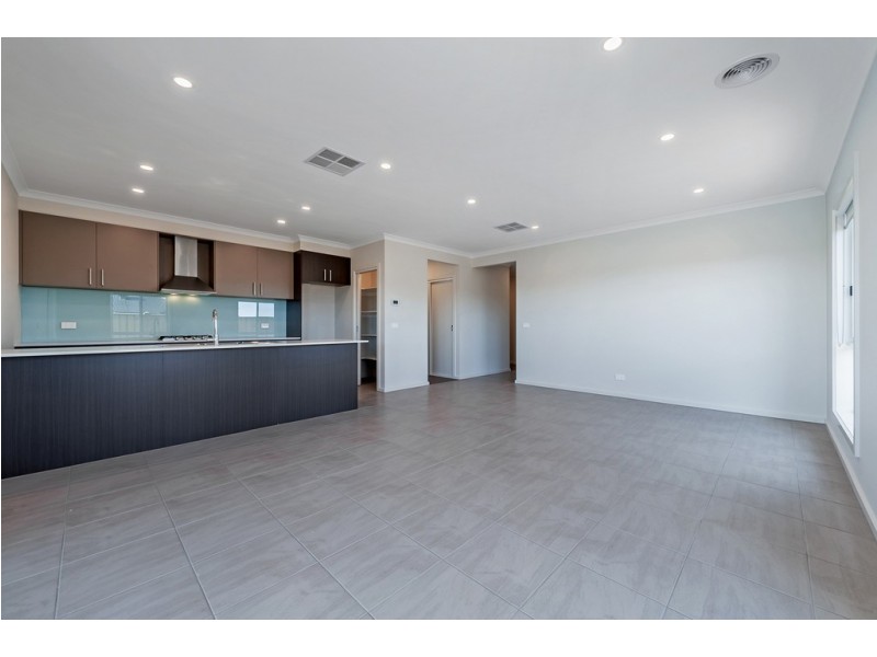 14 Scandia Drive, Mickleham VIC 3064