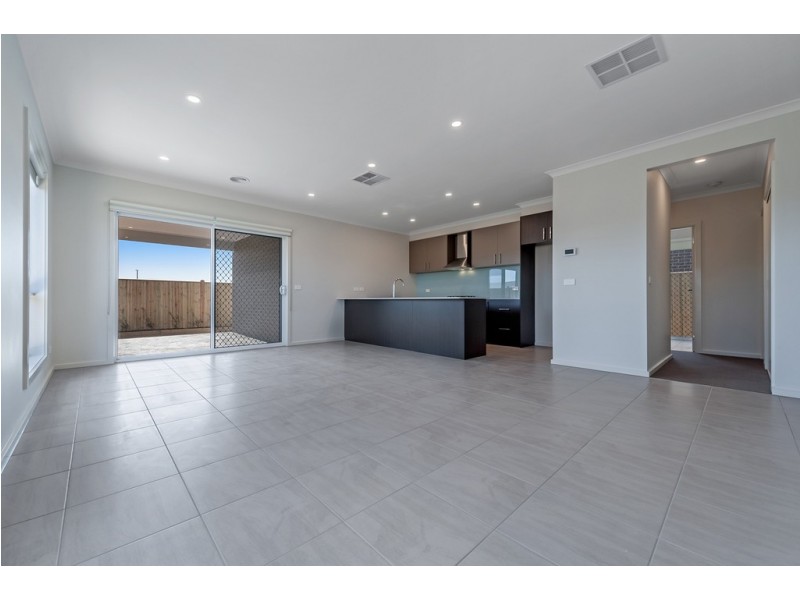 14 Scandia Drive, Mickleham VIC 3064