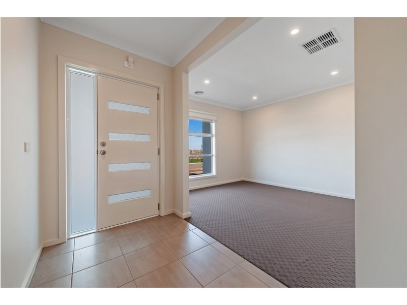 14 Scandia Drive, Mickleham VIC 3064