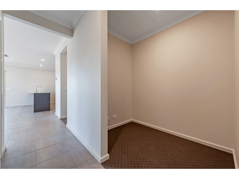 14 Scandia Drive, Mickleham VIC 3064