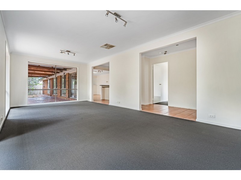 5 Yeovil Court, Craigieburn VIC 3064