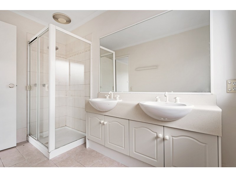 5 Yeovil Court, Craigieburn VIC 3064
