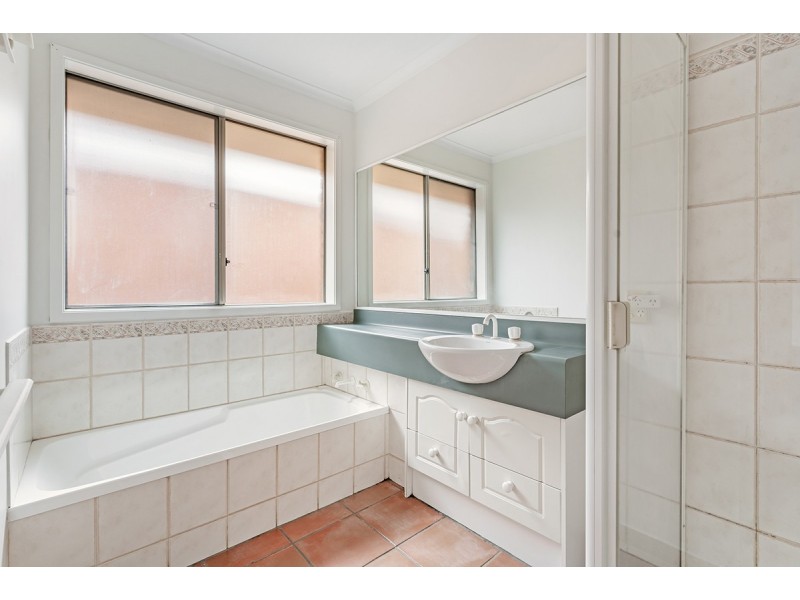 5 Yeovil Court, Craigieburn VIC 3064