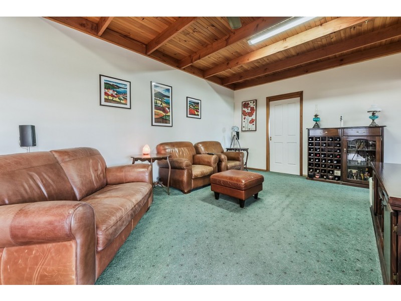 11 Esther Court, Fawkner VIC 3060