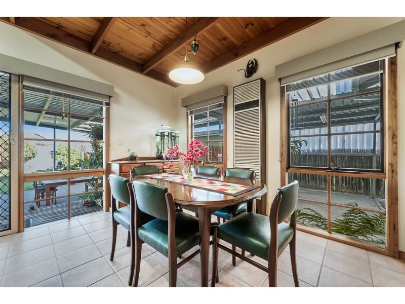 11 Esther Court, Fawkner VIC 3060