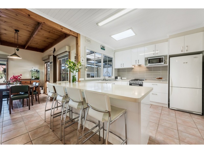 11 Esther Court, Fawkner VIC 3060