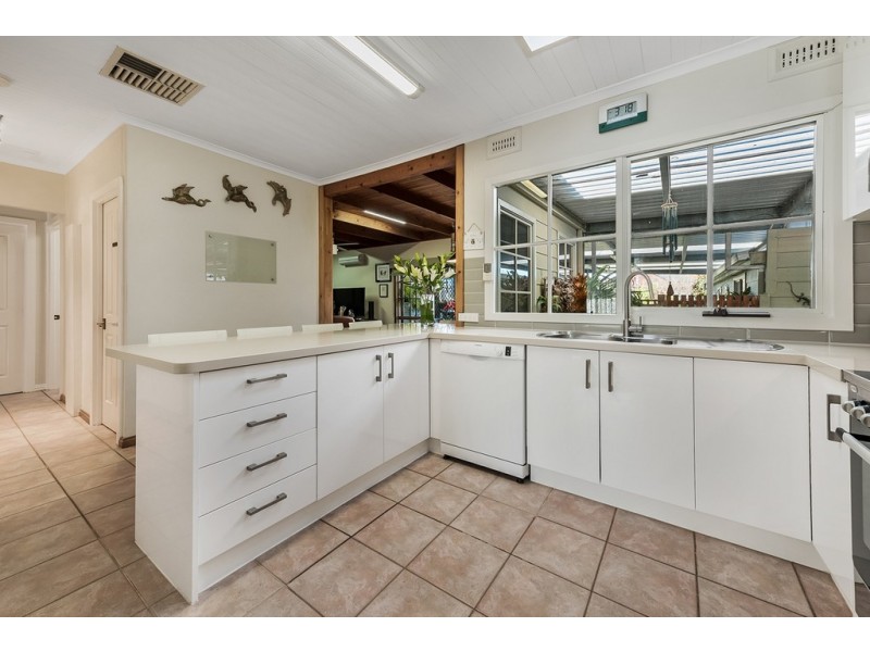 11 Esther Court, Fawkner VIC 3060