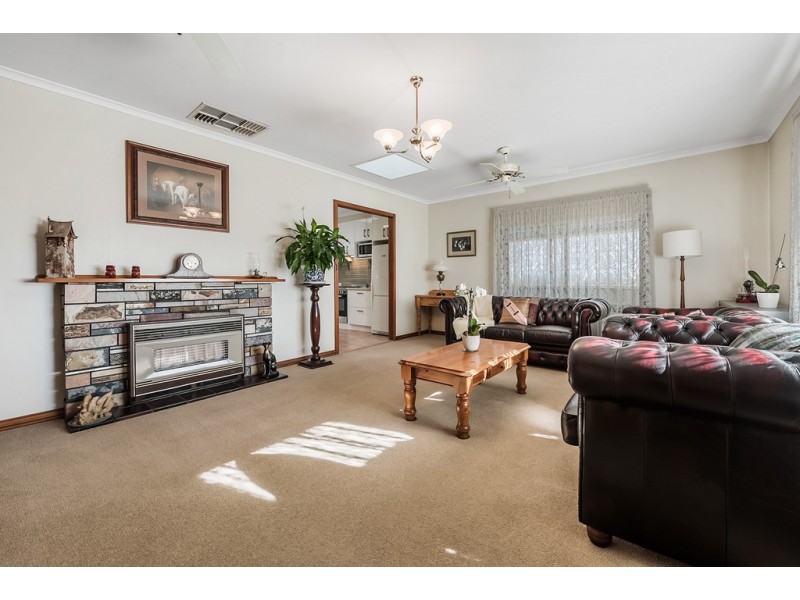 11 Esther Court, Fawkner VIC 3060