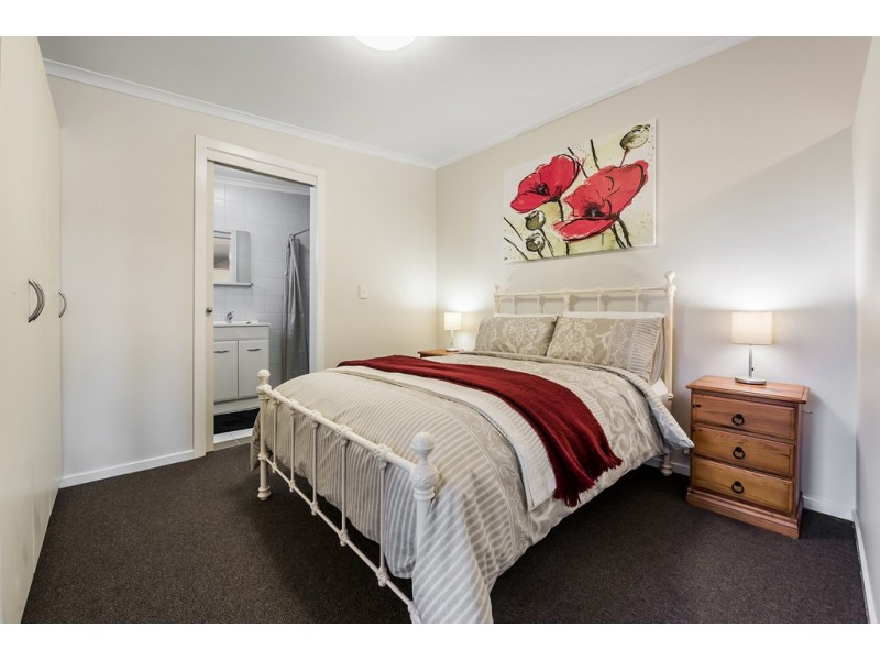 11 Esther Court, Fawkner VIC 3060