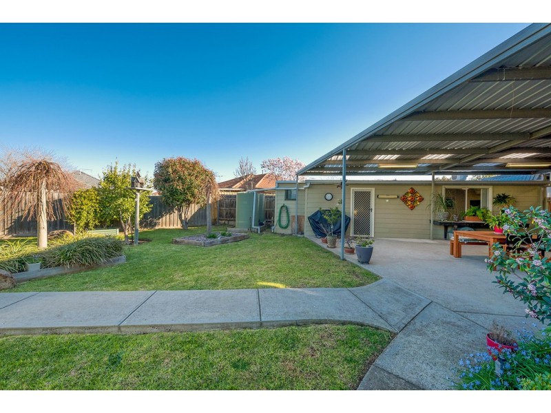 11 Esther Court, Fawkner VIC 3060