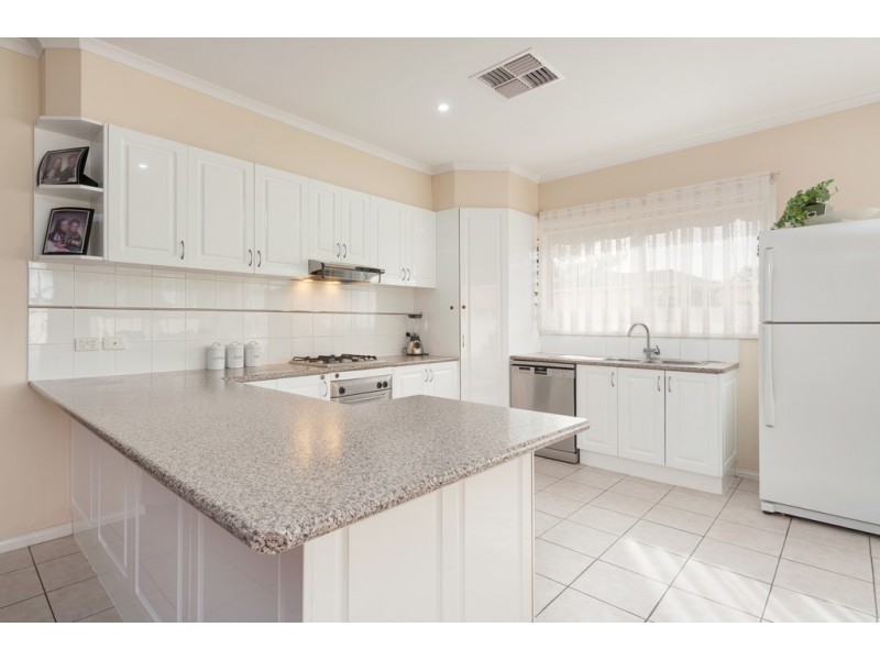 11 Merrivale Place, Roxburgh Park VIC 3064