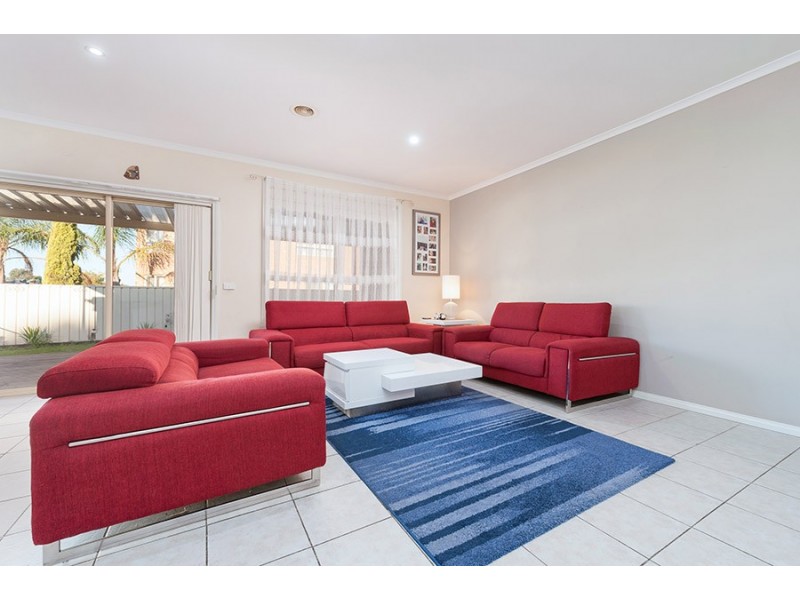 11 Merrivale Place, Roxburgh Park VIC 3064
