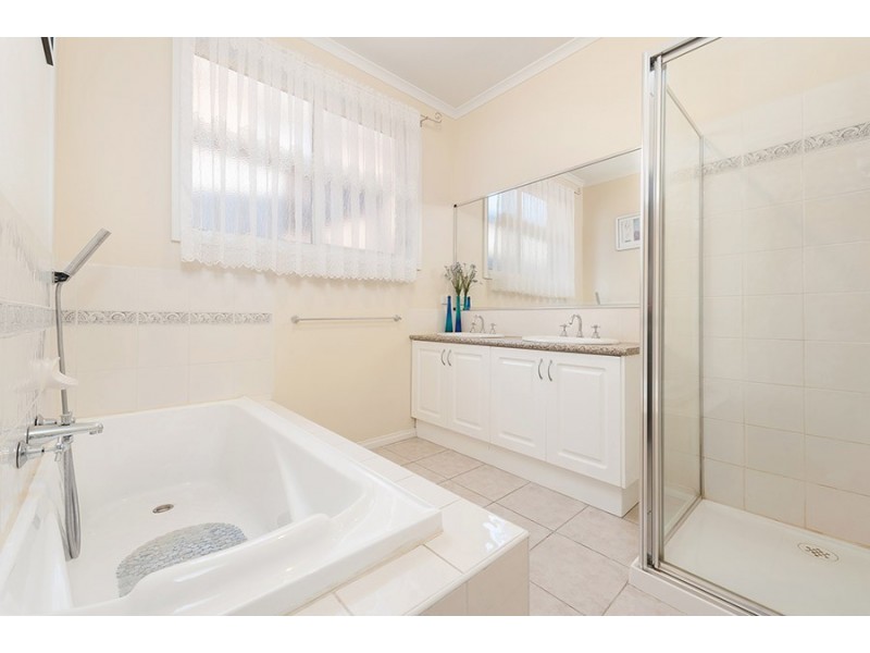 11 Merrivale Place, Roxburgh Park VIC 3064