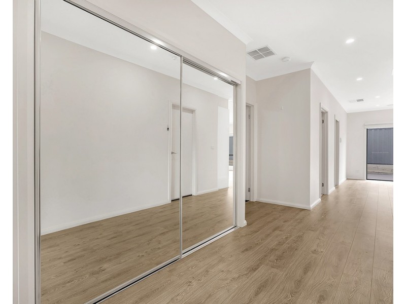 306 Brookfield Boulevard, Craigieburn VIC 3064